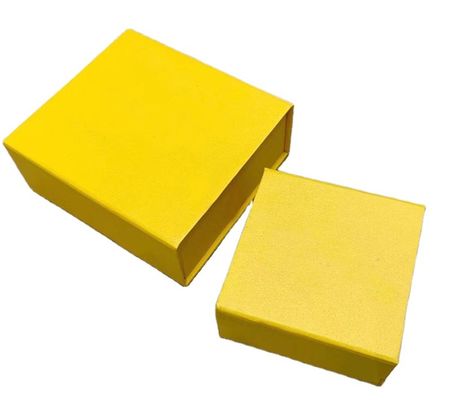 Pudełka do pakowania prezentów z tektury falistej o gramaturze 80 g / m2 Kolor CMYK
